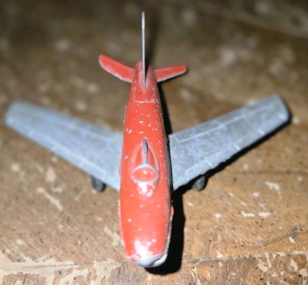 Tootsietoy Die-Cast white-metal North American Aviation F-86 Jet ~ SABRE ~ 1947