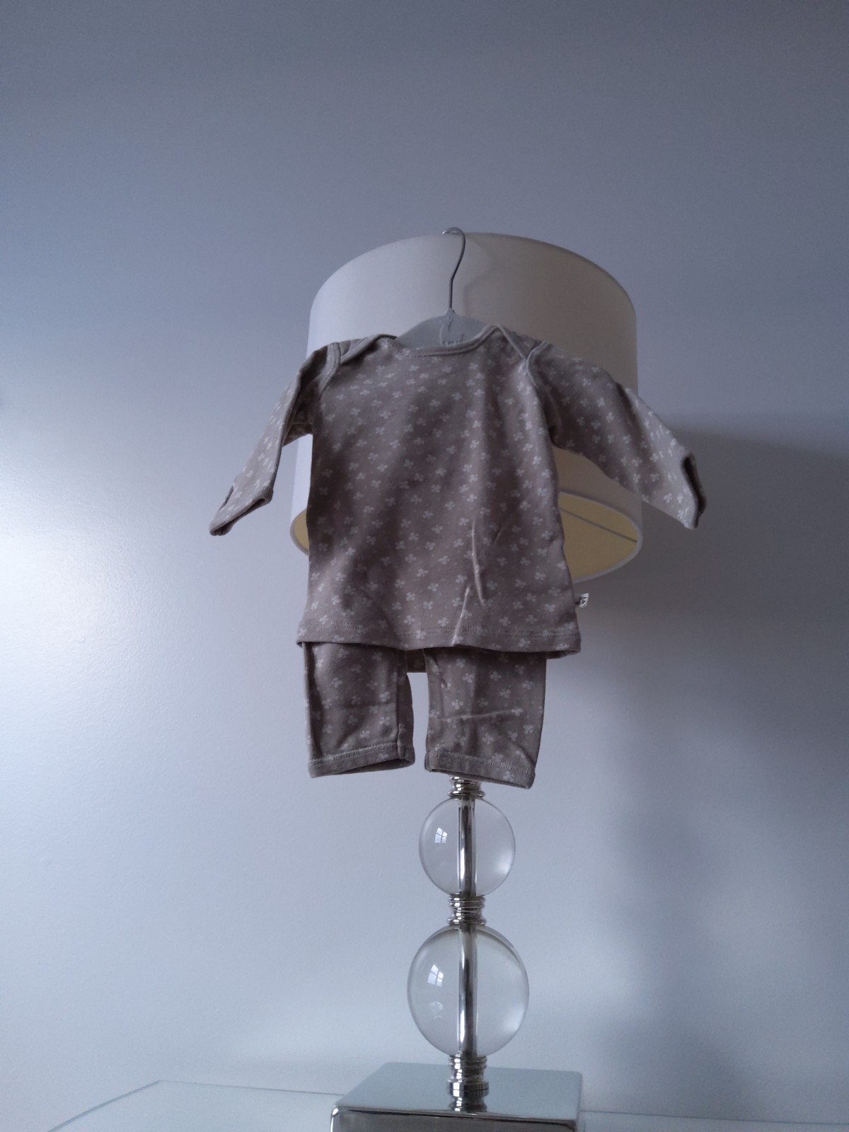 Bonpoint Baby 2 Piece set (pyjama) Size 3 months soft Taupe Floral Footlees