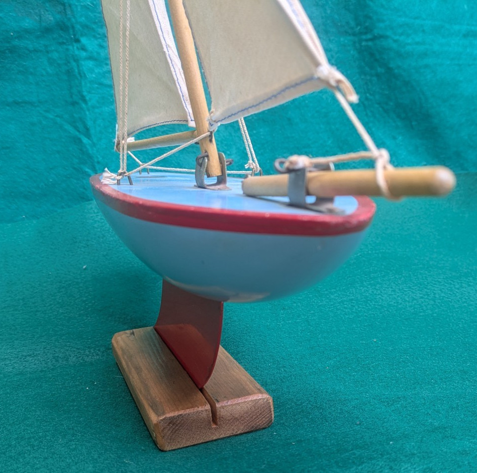 VINTAGE STAR BIRKENHEAD SY3 14″ POND YACHT – BLUE/RED