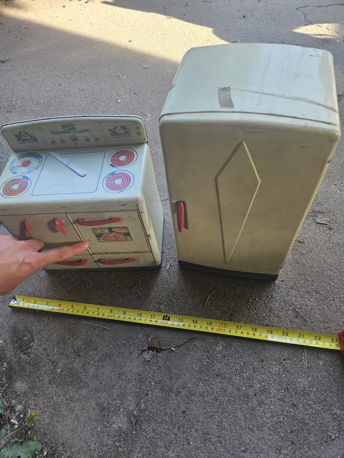 Marx toy kitchen appliances, likely from the 1930s to 1950s. Antique Toys!