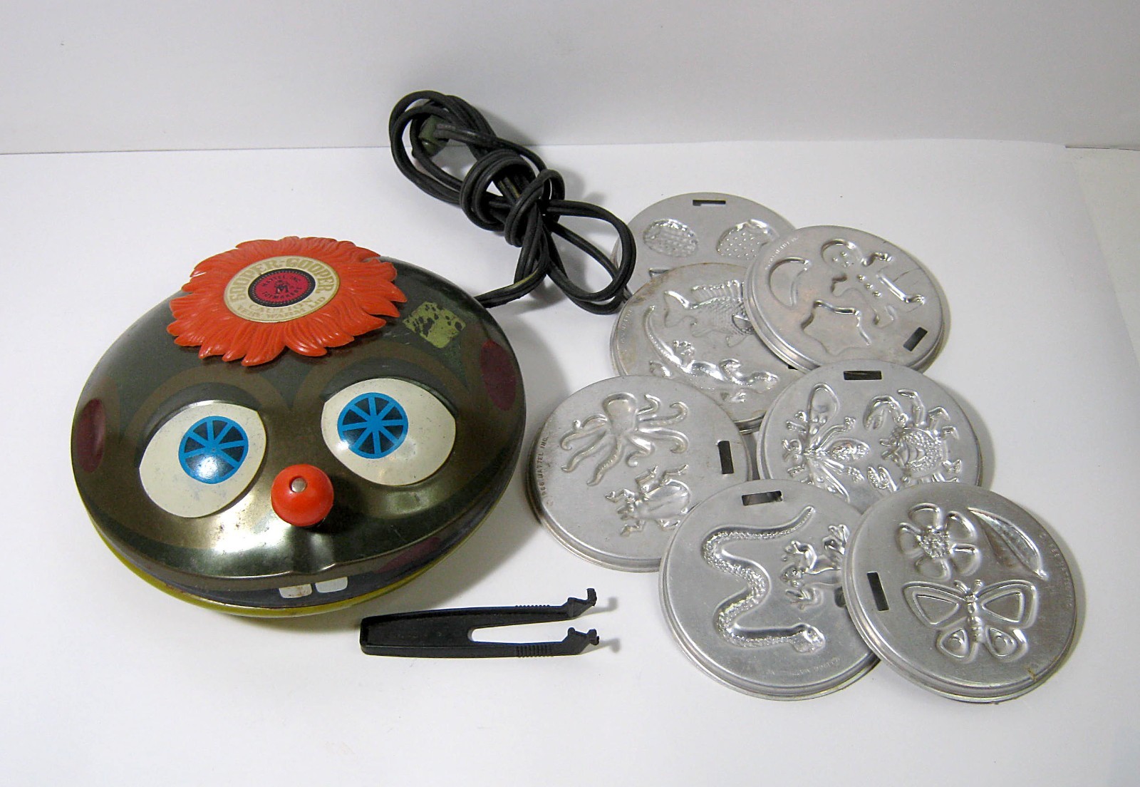 Vintage 1966 Mattel Sooper Gooper Machine Gripper & Molds